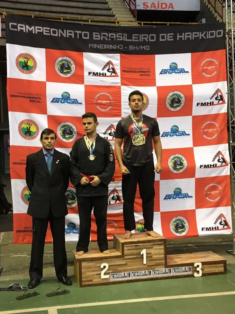 Yuri Vargas no lugar mais alto do pódio do Campeonato Brasileiro de Hapkido